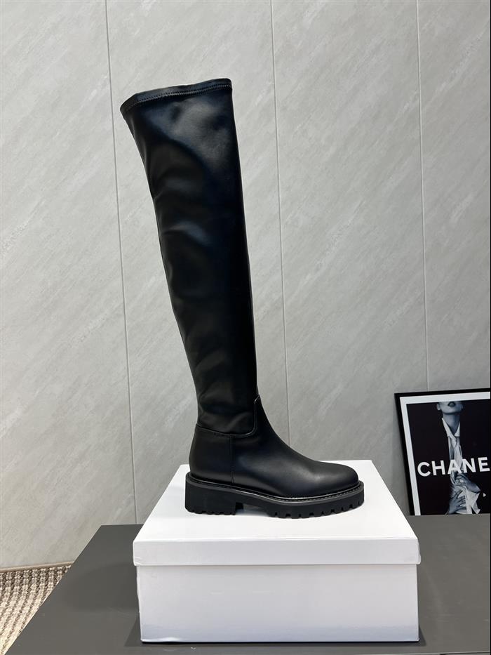 20251128174451917 370